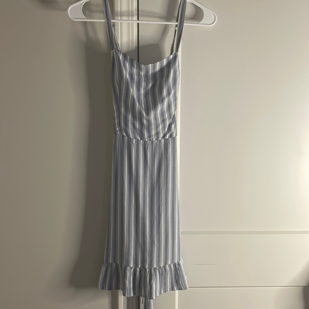 Super cute Hollister dress, size small, only worn a couple times !